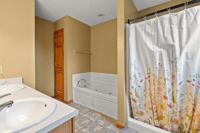 12123 Carroll Creek Run, House other with 4 bedrooms, 3 bathrooms and null parking in Fort Wayne IN | Image 24