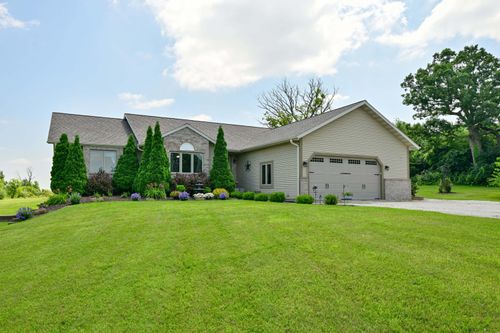 7092 State Road 120, East Troy, WI, 53120-2580 | Card Image