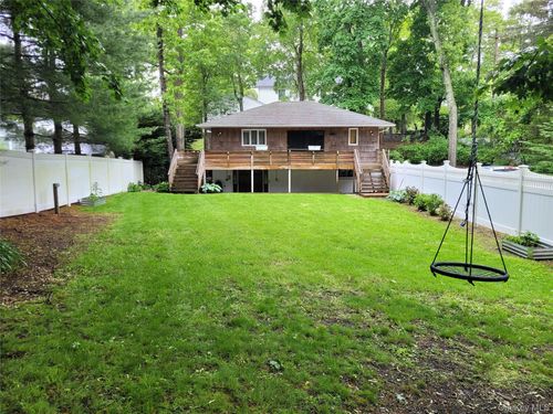 31 Apricot Rd, Rocky Point, NY, 11778-9533 | Card Image