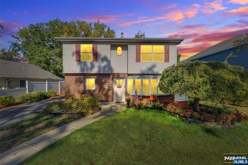 62 Grove Ave, Rochelle Park, NJ, 07662-4202 | Card Image