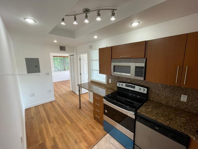 APT-8 - 223 Calabria Ave, Condo with 1 bedrooms, 1 bathrooms and null parking in Coral Gables FL | Image 4