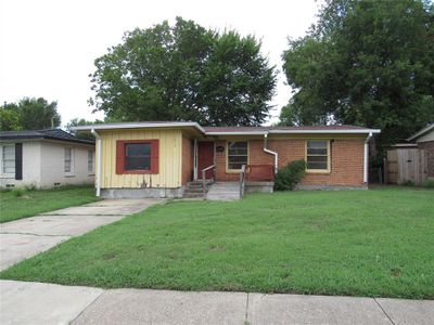 Single story home with a large front lawn | Image 1