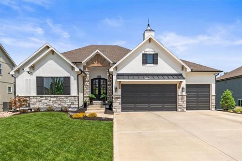 2034 Sw Red Barn Lane, Lee's Summit, MO, 64082 | Card Image