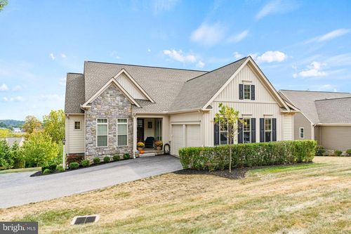 102 Maribel Ln, York, PA, 17403-4550 | Card Image