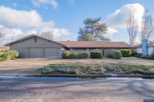 1555 Nw 13th St, Corvallis, OR, 97330-4641 | Card Image