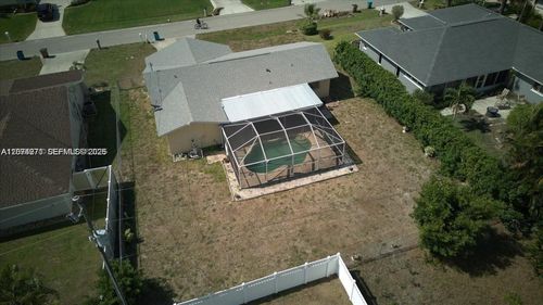 915 Se 20th St, Cape Coral, FL, 33990-2363 | Card Image