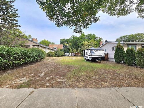 312 Oxford St E, Moose Jaw, SK, S6H0S9 | Card Image