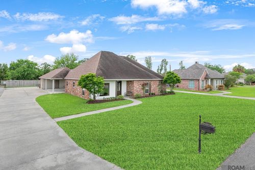 8818 Wyeth Dr, Denham Springs, LA, 70706-8574 | Card Image