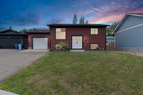 125 Clenell Crescent, Fort Mcmurray, AB, T9K1L1 | Card Image