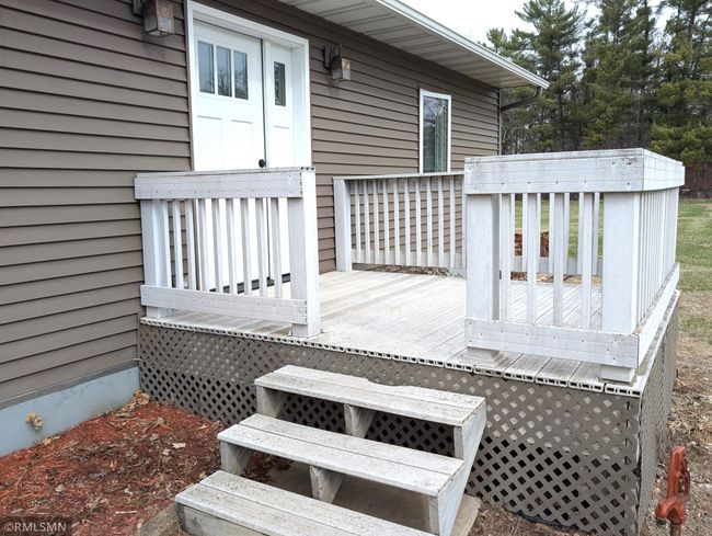 Leads out to front composite deck | Image 16
