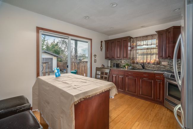 7582 Dunsmuir Street, House other with 3 bedrooms, 1 bathrooms and 4 parking in Mission BC | Image 7