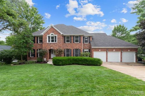 2350 Maybrook Ln, Kirkwood, MO, 63122-5127 | Card Image