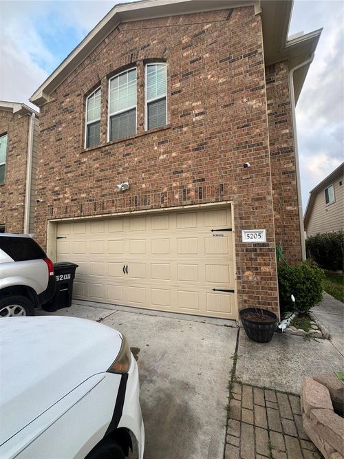 5205 Dauntless Dr, Houston, TX, 77066-1045 | Card Image