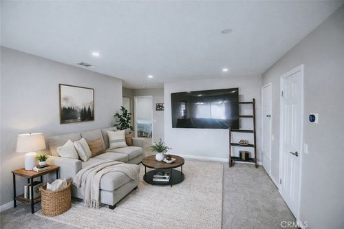g-1554 Border Ave, Corona, CA, 92882-4712 | Card Image