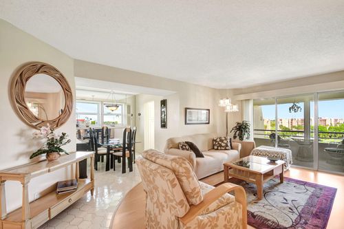 apt-601-3836 Via Poinciana, Lake Worth, FL, 33467-2916 | Card Image