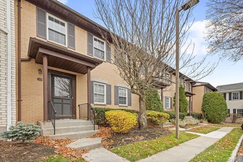 482 Iroquois Ct, Suffern, NY, 10901-4132 | Card Image