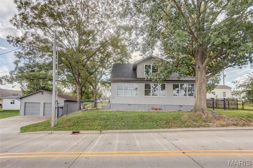 218 Cherry St, Columbia, IL, 62236-2202 | Card Image