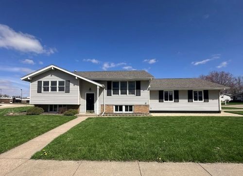 1104 15th St, De Witt, IA, 52742-1018 | Card Image