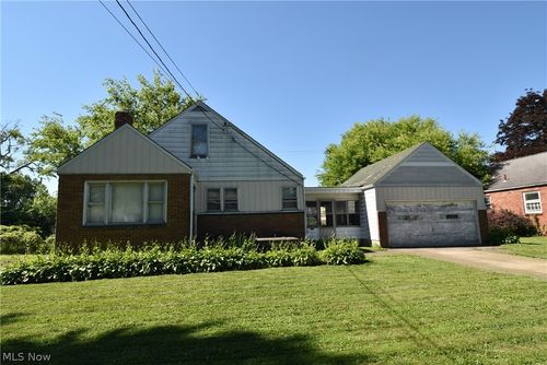 923 E Philadelphia Ave, Youngstown, OH, 44502-2861 | Card Image