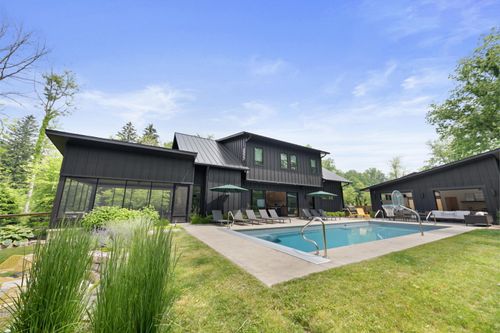 15461 Lakeshore Rd, Lakeside, MI, 49116-9717 | Card Image