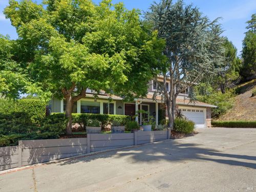 33 Manzano Court, Novato, CA, 94945 | Card Image