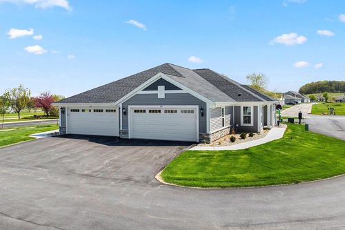 0502-532 Hunter Oaks Boulevard, Watertown, WI, 53094 | Card Image