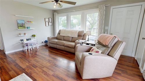 56 E Imboden Dr, Decatur, IL, 62521-5444 | Card Image