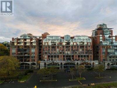 819 - 21 Dallas Rd, Condo with 2 bedrooms, 3 bathrooms and 1 parking in Victoria BC | Image 1