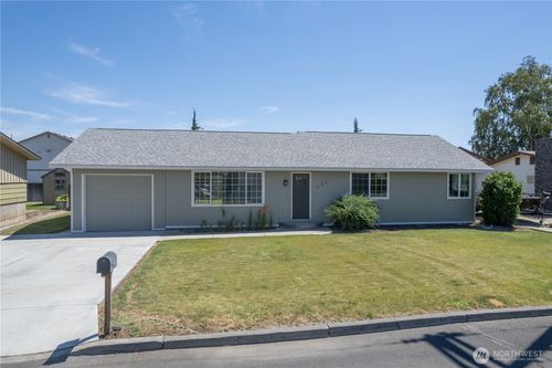 230 D St Ne, Ephrata, WA, 98823-1710 | Card Image