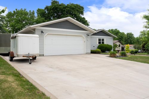211 Sunrise Dr, Medford, MN, 55049-9599 | Card Image