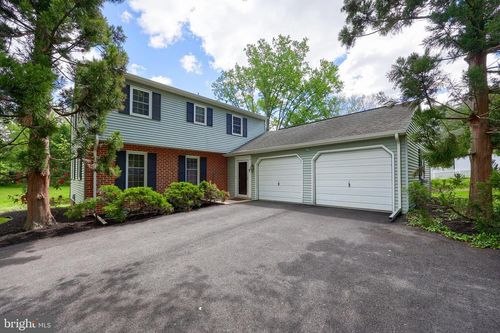2105 Southbrook Dr, York, PA, 17403-4909 | Card Image