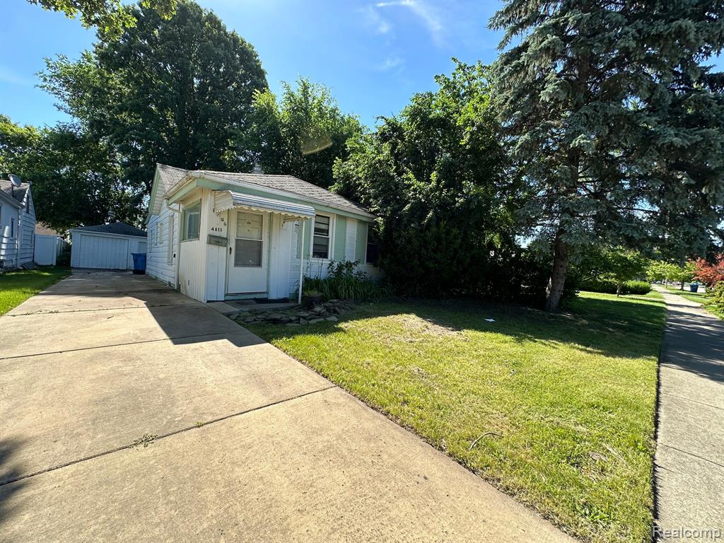 Edgewood St, Dearborn Heights, MI 48125