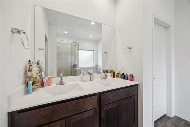 922 Forest Vw, House other with 5 bedrooms, 3 bathrooms and 3 parking in New Caney TX | Image 13