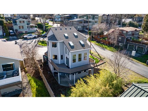 1222 Lincoln St, Hood River, OR, 97031-1742 | Card Image