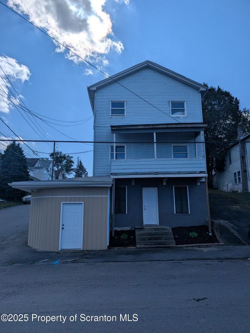 901 Eynon St, Scranton, PA, 18504-3511 | Card Image