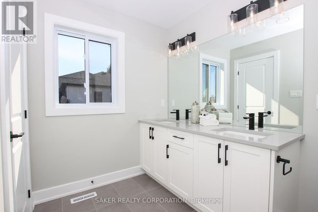 587 Regent St, Townhouse with 3 bedrooms, 3 bathrooms and 3 parking in Mount Brydges ON | Image 26