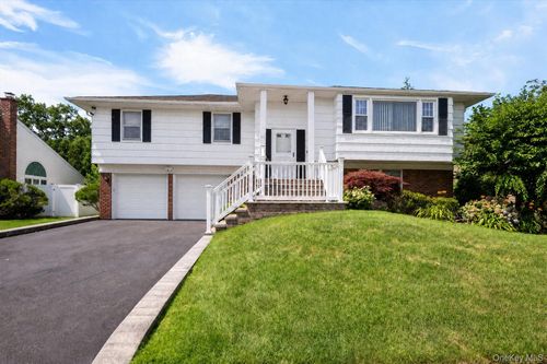 26 Acorn Lane, Oyster Bay, NY, 11803 | Card Image