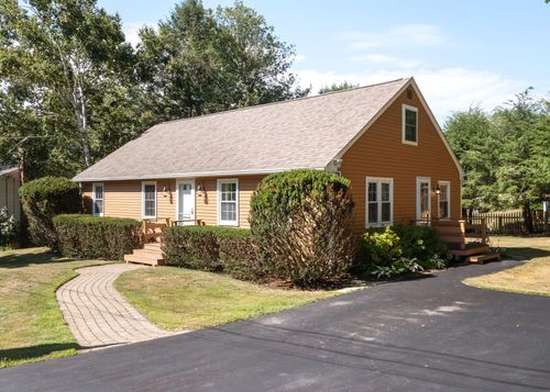 9 Elmwood Ave, Yarmouth, ME, 04096-5319 | Card Image
