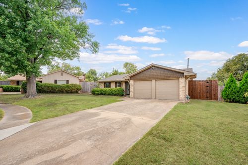 9811 Kingsman Dr, Dallas, TX, 75228-3715 | Card Image