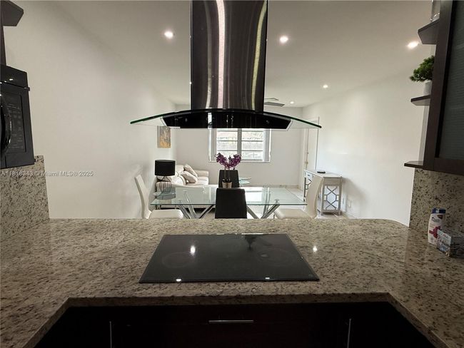 APT-9E - 5170 Sw 40 Th Ave, Condo with 2 bedrooms, 2 bathrooms and null parking in Fort Lauderdale FL | Image 7