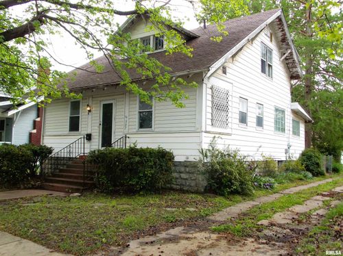 327 Linden Ave, Centralia, IL, 62801-3647 | Card Image