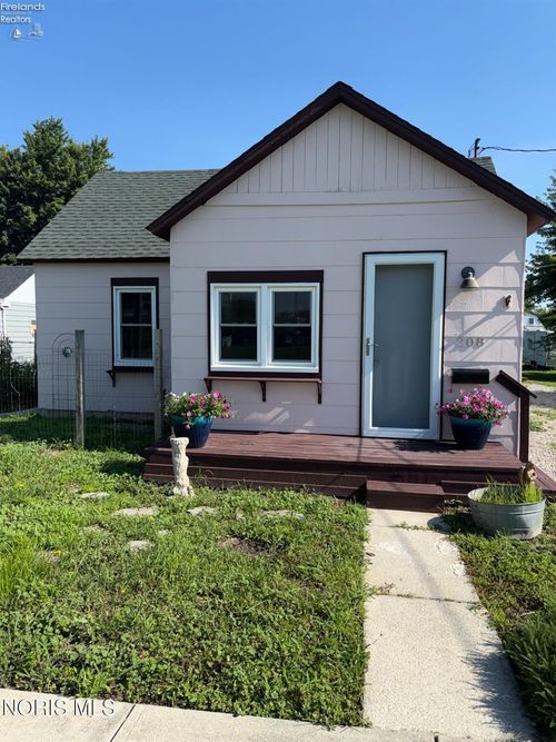 208 Washington St, Oak Harbor, OH, 43449-1148 | Card Image