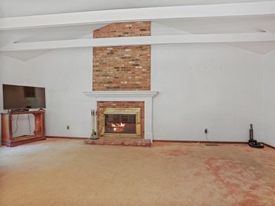 FAMILY ROOM | Image 3