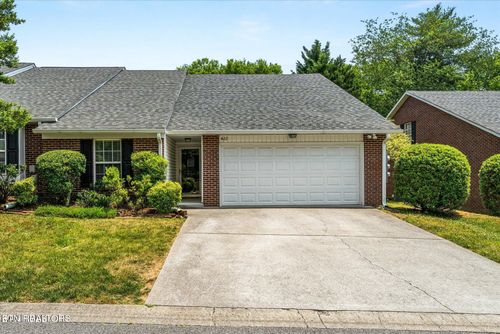 422 Brookshire Way, Knoxville, TN, 37923-5836 | Card Image