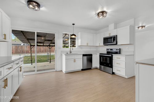 2560 Valmar Pl, Reno, NV, 89503-2127 | Card Image