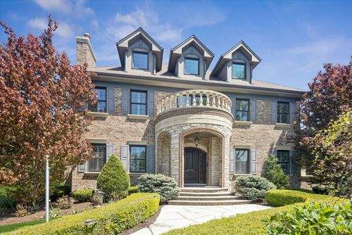 5615 Childs Ave, Hinsdale, IL, 60521-5073 | Card Image