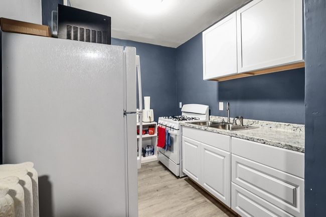 726 2 Nd St, Home with 8 bedrooms, 5 bathrooms and 3 parking in Fall River MA | Image 13