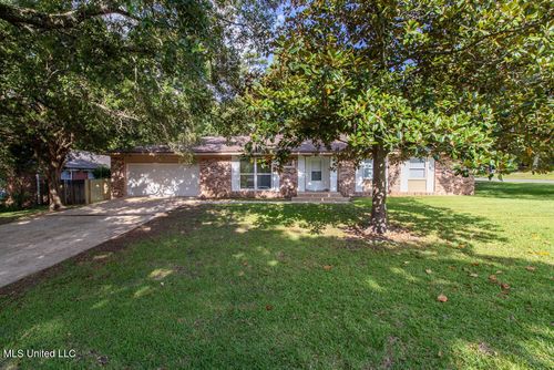 13128 Hanover Dr, Ocean Springs, MS, 39564-2658 | Card Image