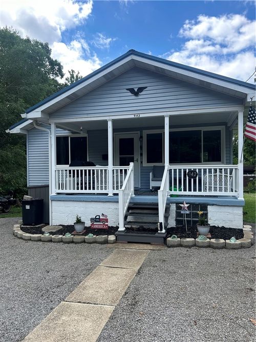 942 Gilbey Ln, New Kensington, PA, 15068-4856 | Card Image