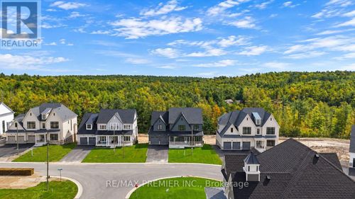 90 Pearsall Place, Oro Medonte, ON, L0L2L0 | Card Image
